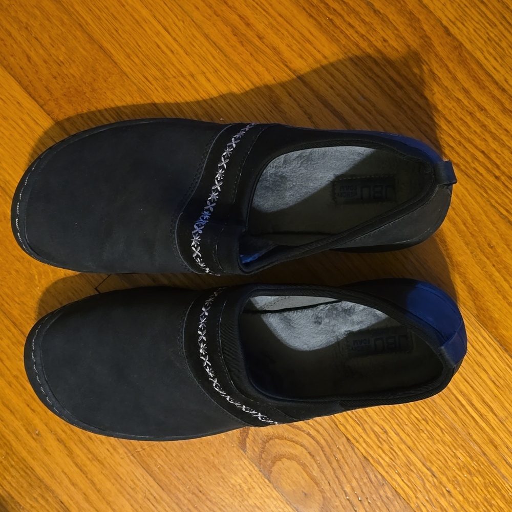 JBU clogs l